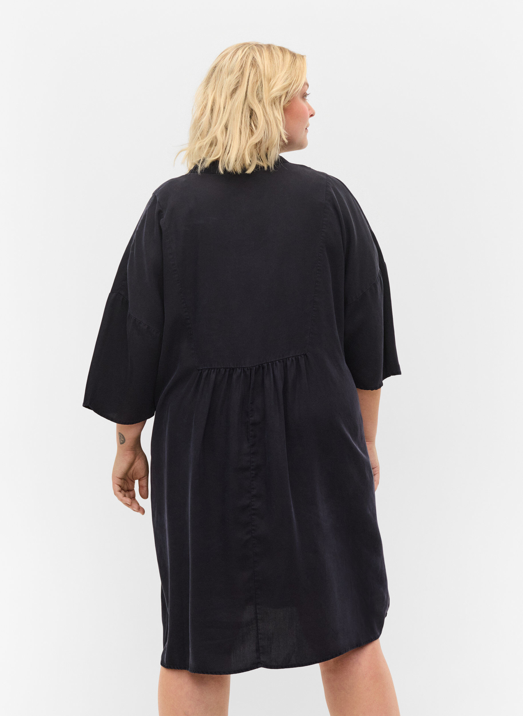 Zizzi Kjole med 3/4-ermer i lyocell (TENCEL&trade;), Black, Model image number 1