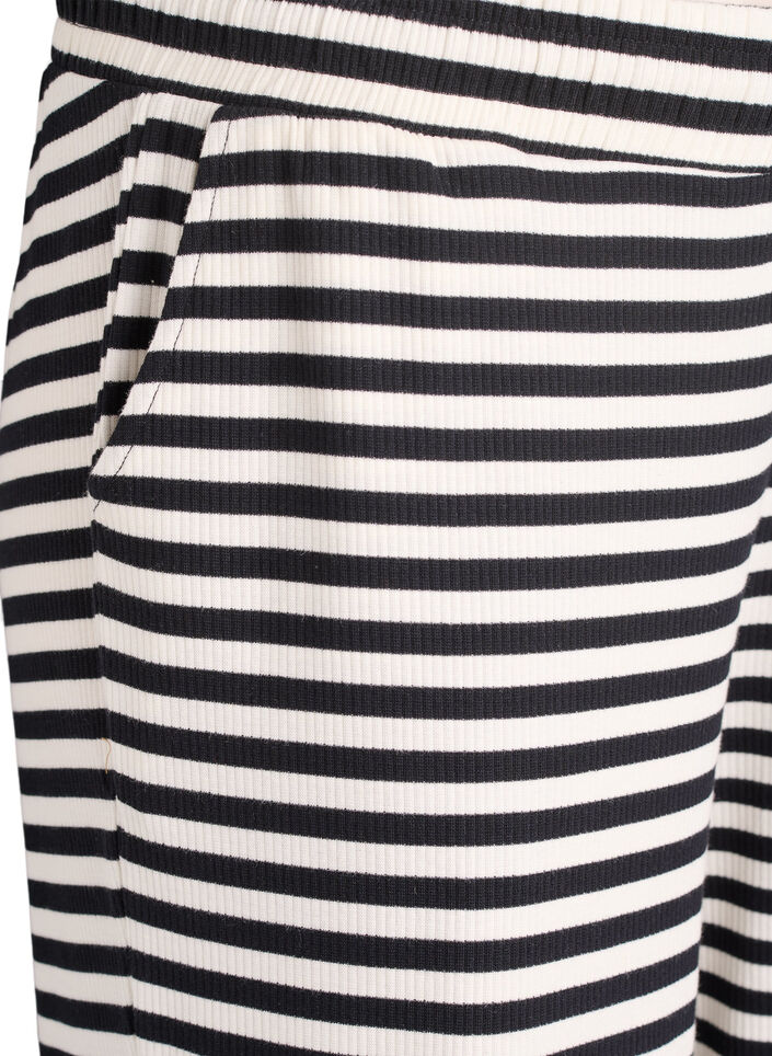 Stripete pyjamasbukser med h&oslash;y midje og vide ben, Svart, Packshot image number 2