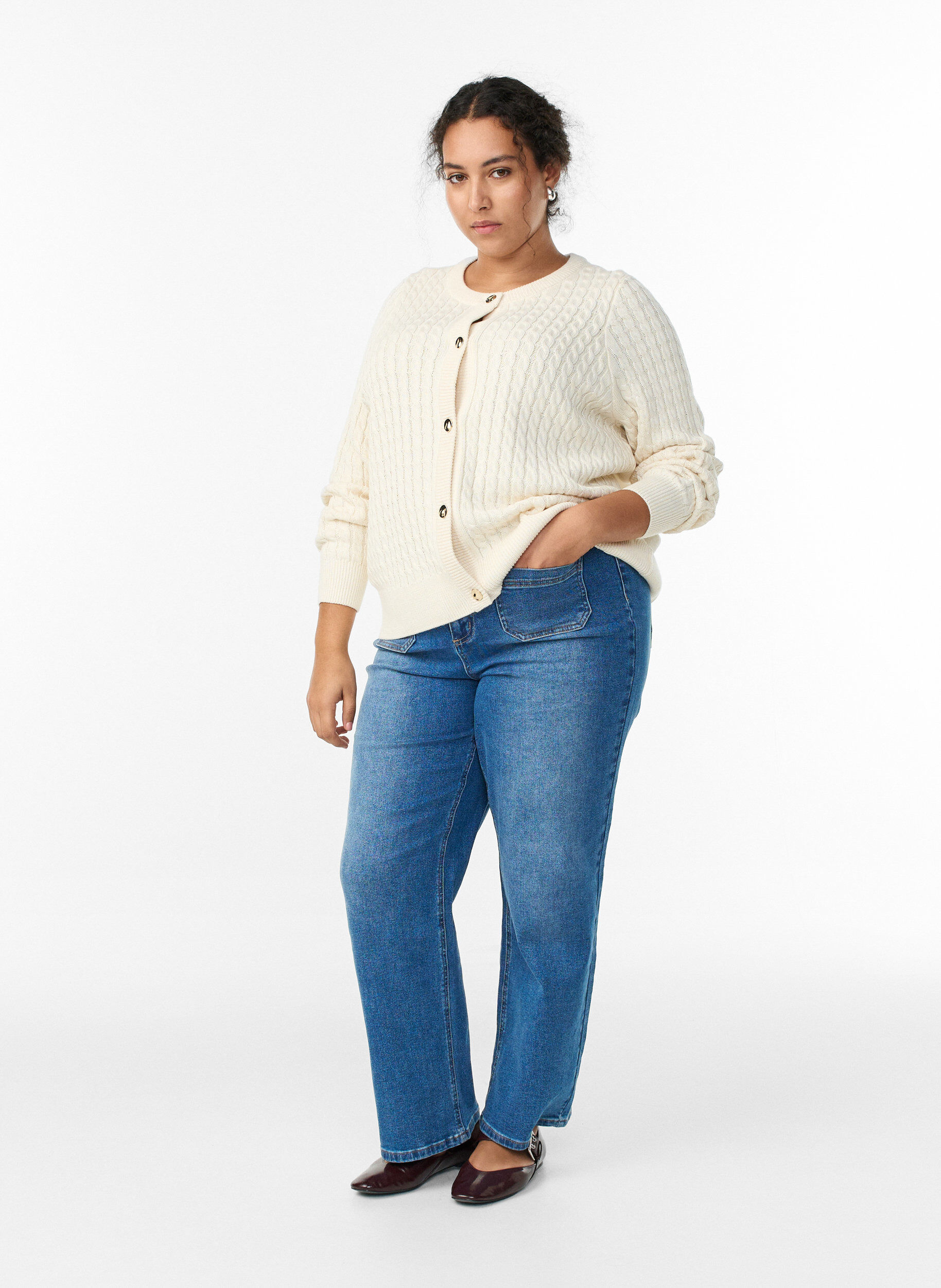 Zizzi Flettestrikket cardigan med gullfargede knapper, Vanilje, Model image number 1