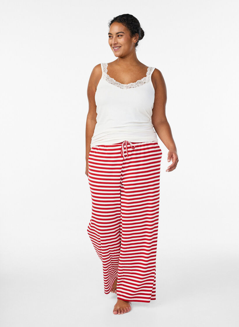 Topp i viskose med blondekant, Vanilje, Model image number 1