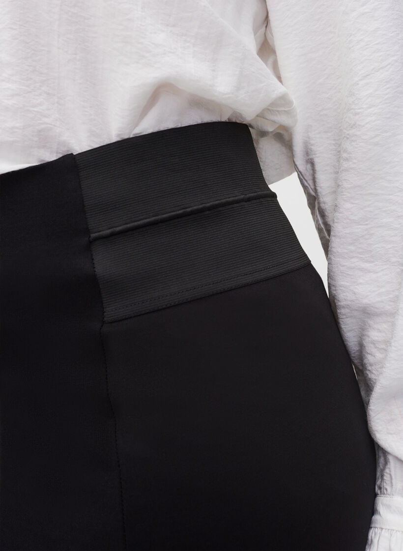 Tettsittende skjørt med strikk i livet, Black, Model