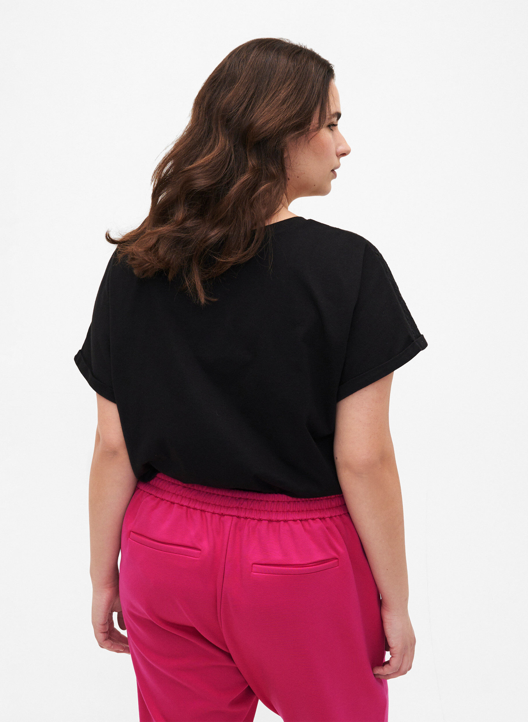 Zizzi T-skjorte i &oslash;kologisk bomull med engelsk broderi, Black, Model image number 1