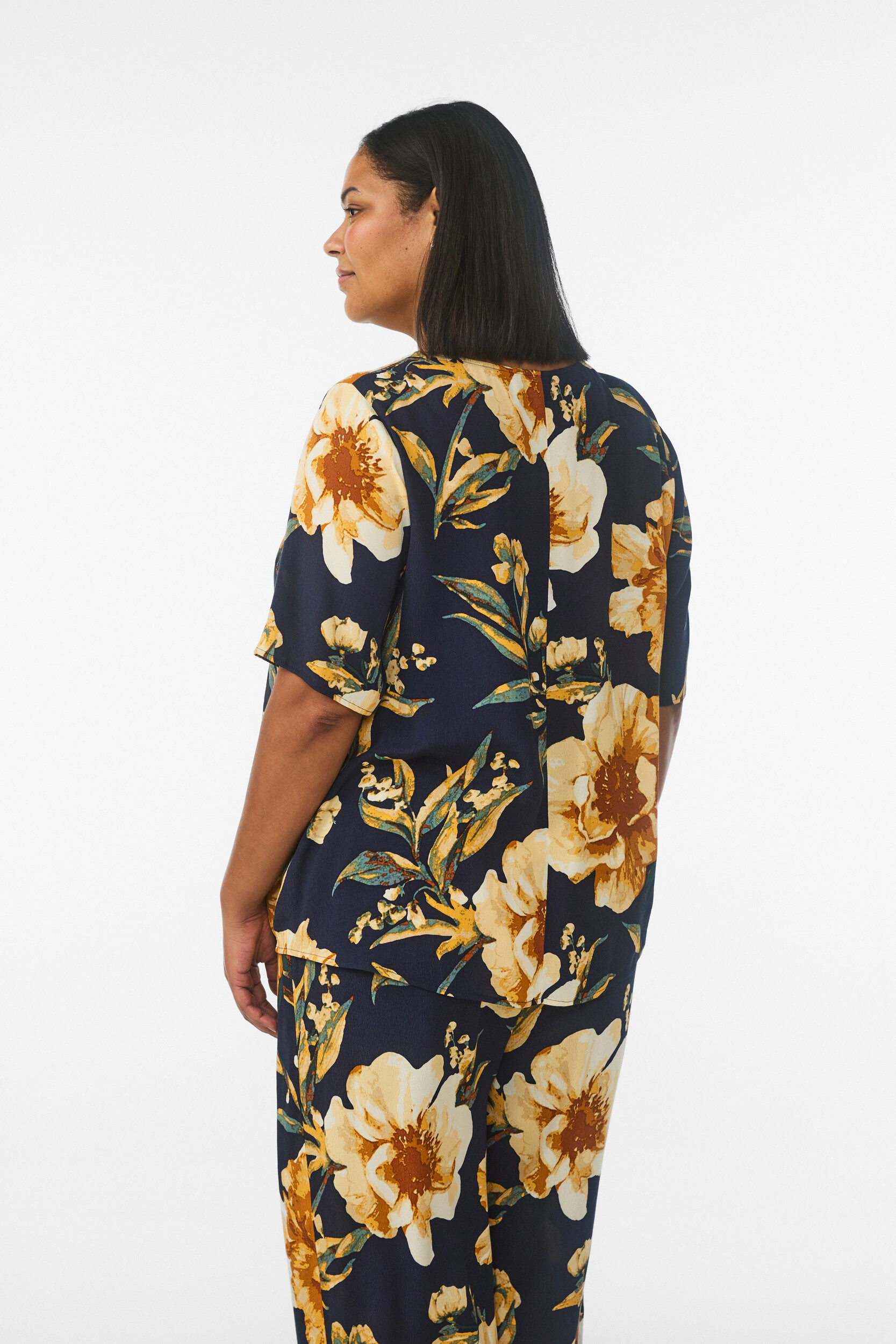 Zizzi Kortermet bluse i viskose med trykk, Bl&aring;, Model image number 2