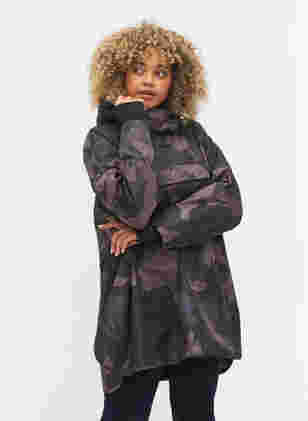 Regnponcho med kamuflasjemønster, Camou Print, Model