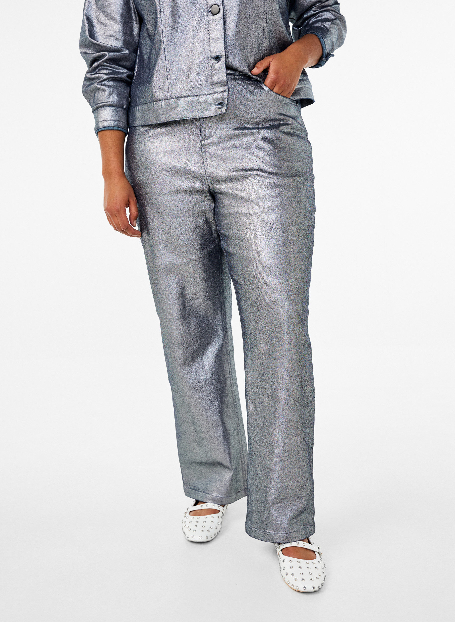 Zizzi S&oslash;lvbelagte jeans med h&oslash;y midje, Gun Silver , Model image number 2
