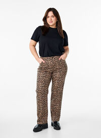 Leopardjeans med regular fit og vanlig midje, Brun Leopardjeans med regular fit og vanlig midje, Brun, Model