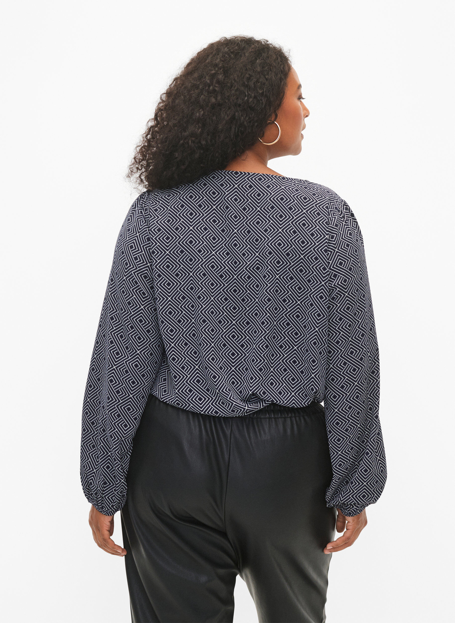 Zizzi Skjortebluse med v-hals og trykk, Navy Graphic AOP, Model image number 1