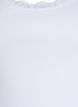 Singlet med blonder og hullbroderi, Hvit, Packshot image number 2
