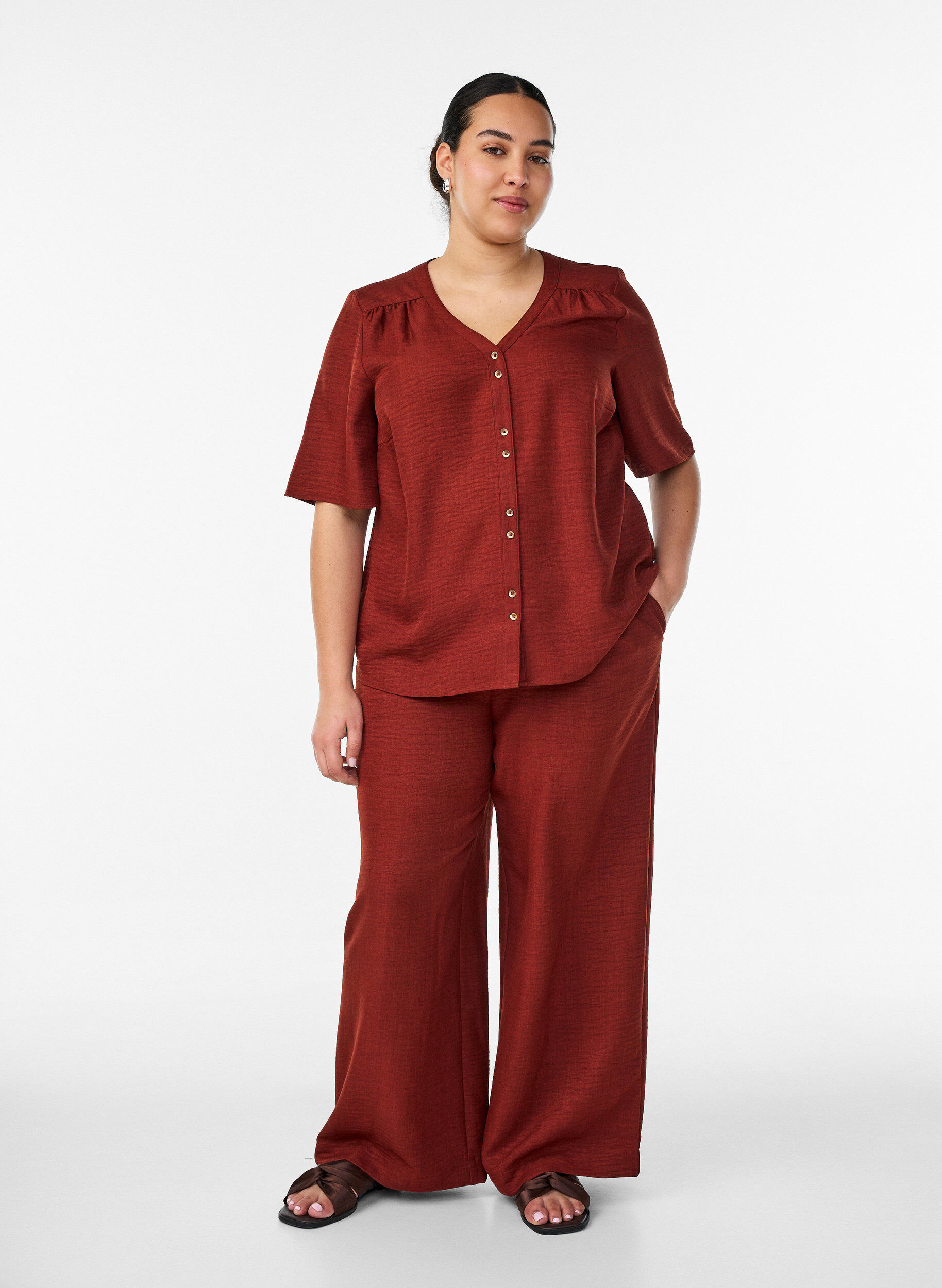 ZizziSkjortebluse med V-hals og korte ermer, R&oslash;d, Model image number 1