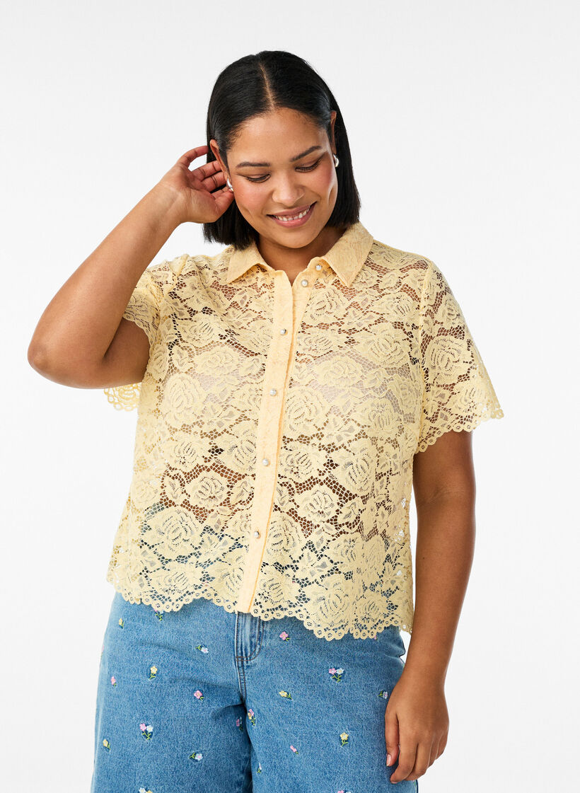 Skjortebluse i blonde med perleknapper, Gul, Model image number 0