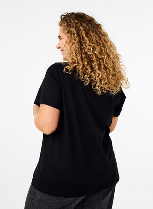 Zizzi T-skjorte i bomull med rhinestone-motiv, Black w. Dream, Model image number 1