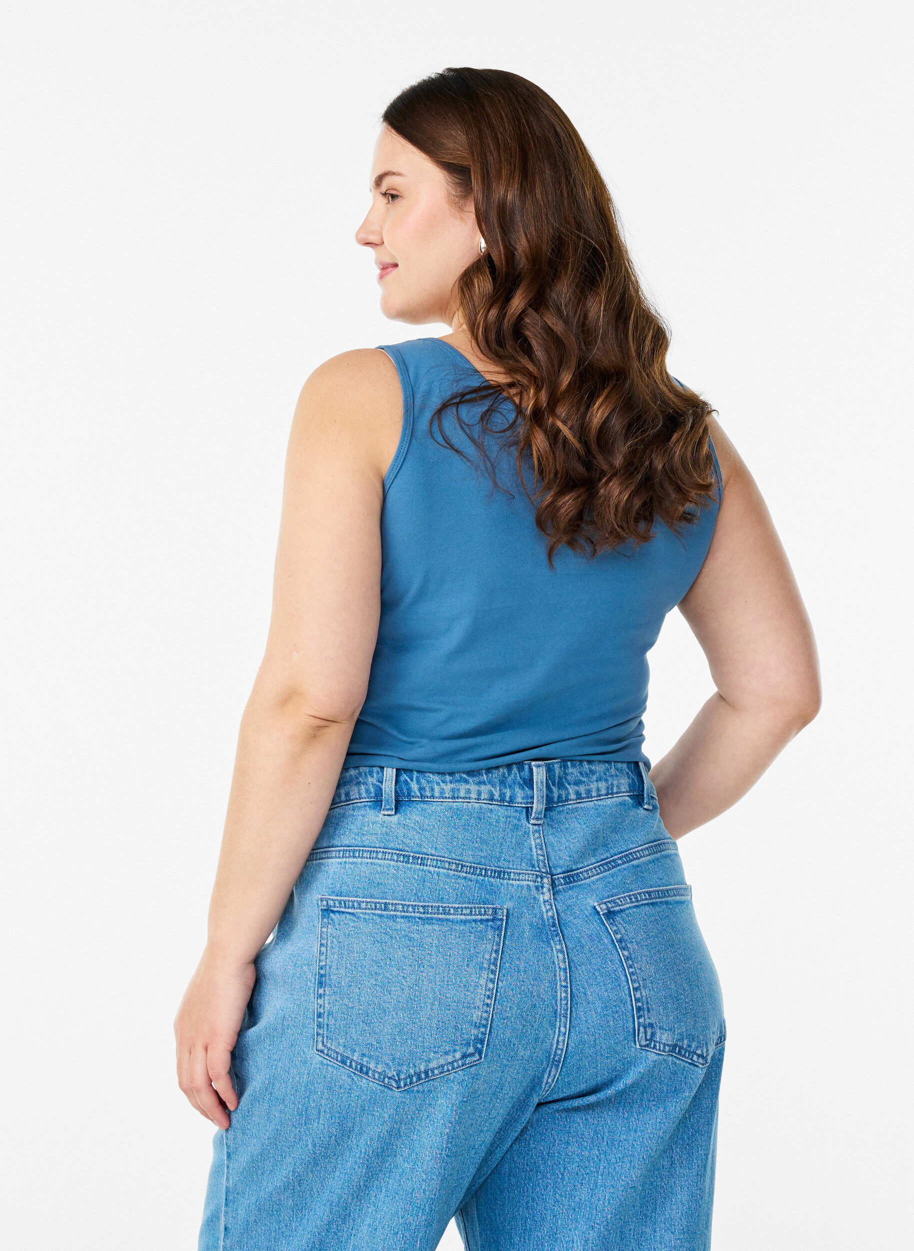 Zizzi Ensfarget basic topp i bomull, Gr&aring;, Model image number 2