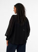Viskosebluse med en volangkrage, Svart, Model image number 2