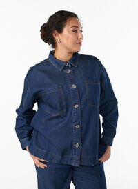 Loose fit denimskjorte med brystlommer, Blå Loose fit denimskjorte med brystlommer, Blå, Model
