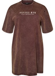 Loose T-skjortekjole med en vasket stil, Brun
