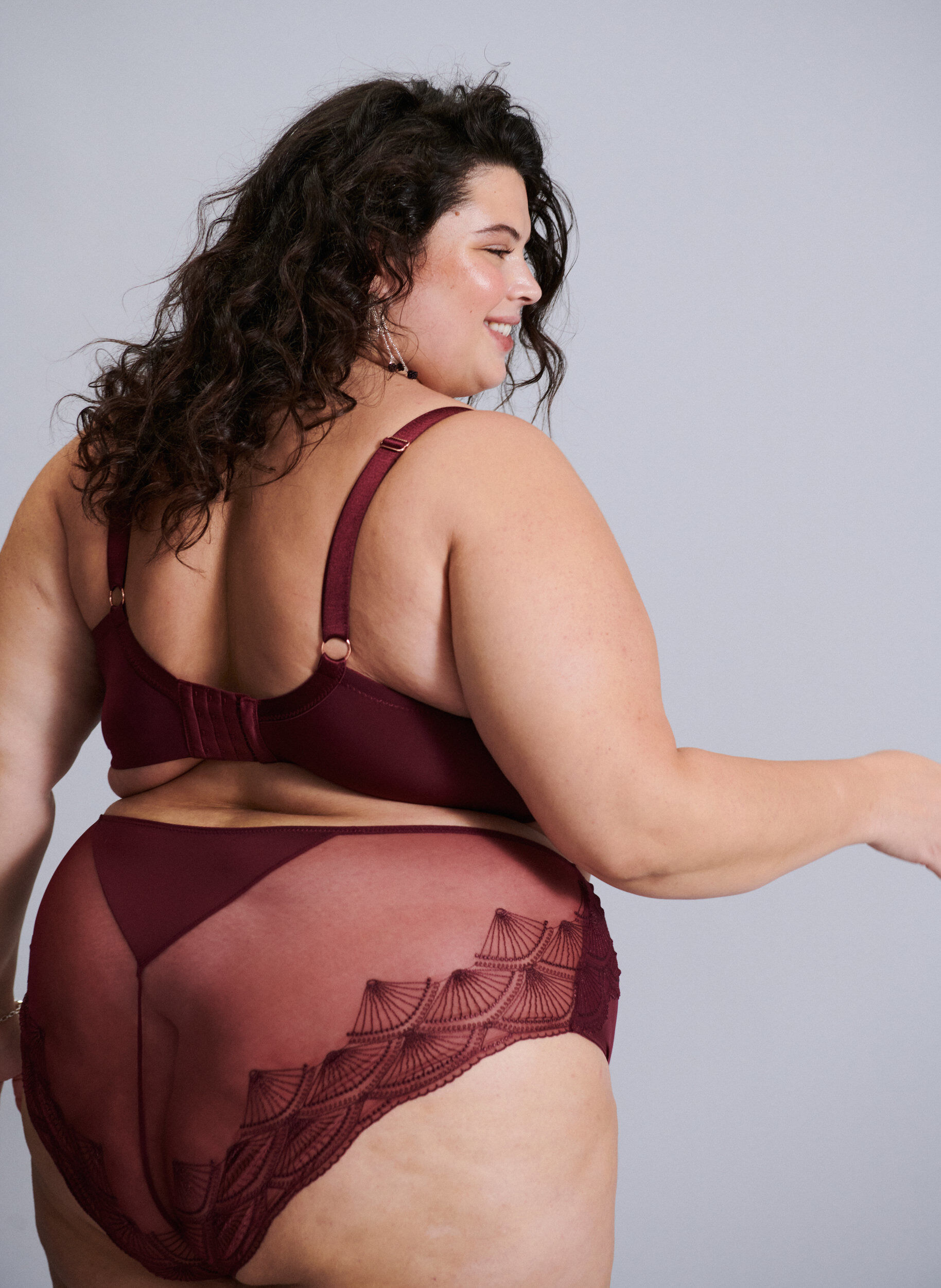 ZizziTruser med mesh og kanter i broderte blonder, R&oslash;d, Image image number 0