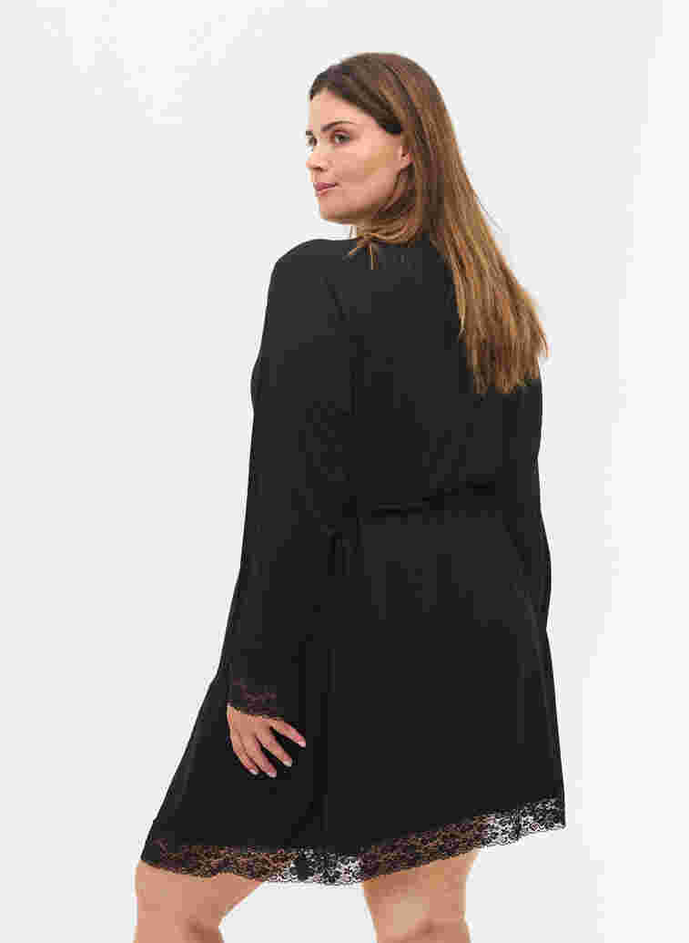 Morgenkåpe i viskose med blonder, Black, Model