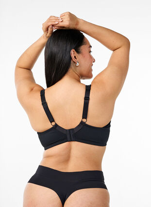 Zizzi Komfort-BH med bøyler og formstøpte skåler, Black, Model image number 1