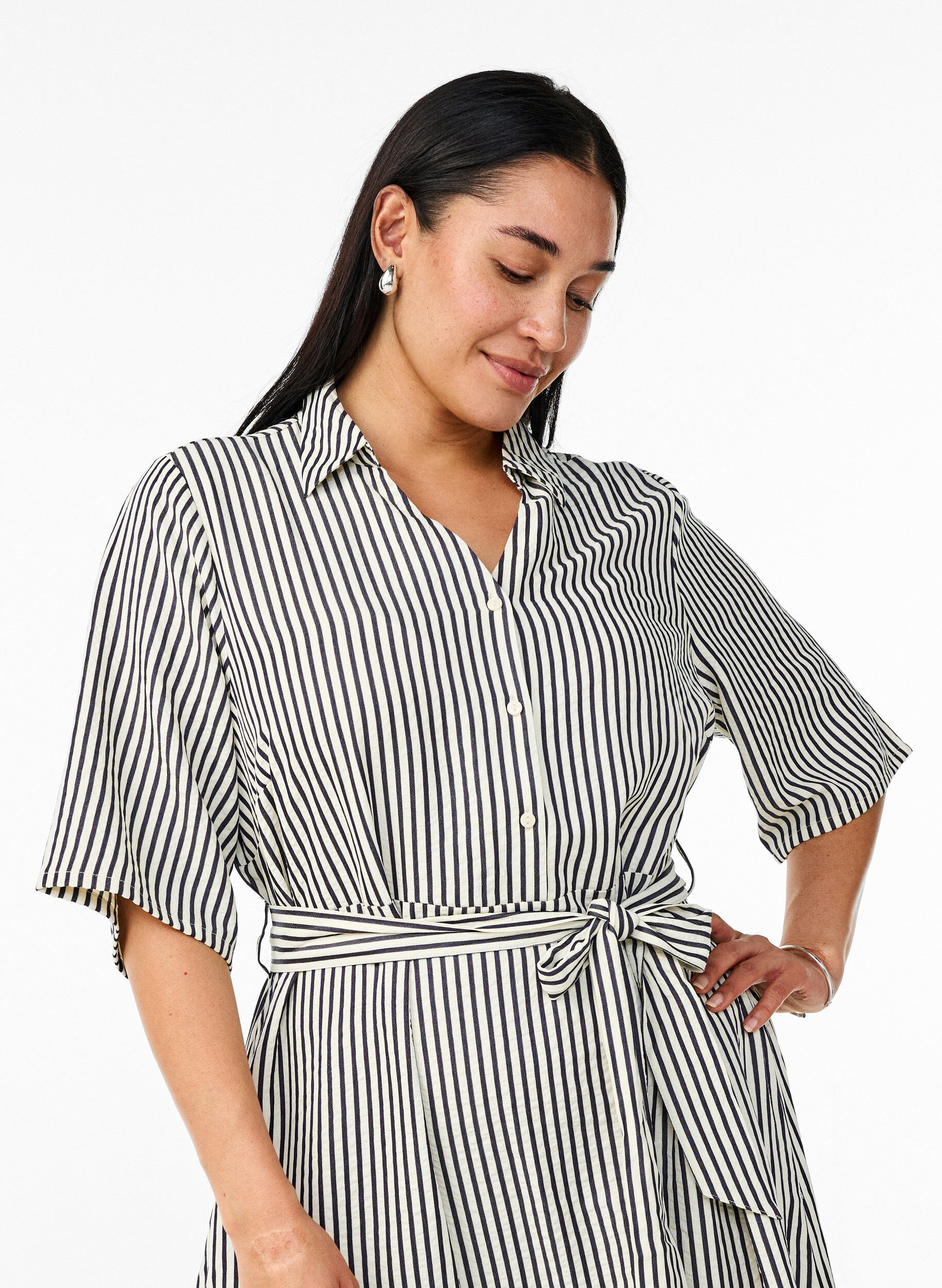 ZizziSkjortekjole i ankellengde med bindebelte og striper, Svart, Model image number 2