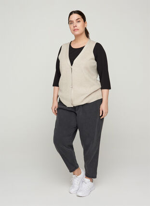 Strikkevest med V-hals og knapper, Pumice Stone Mel., Model image number 2