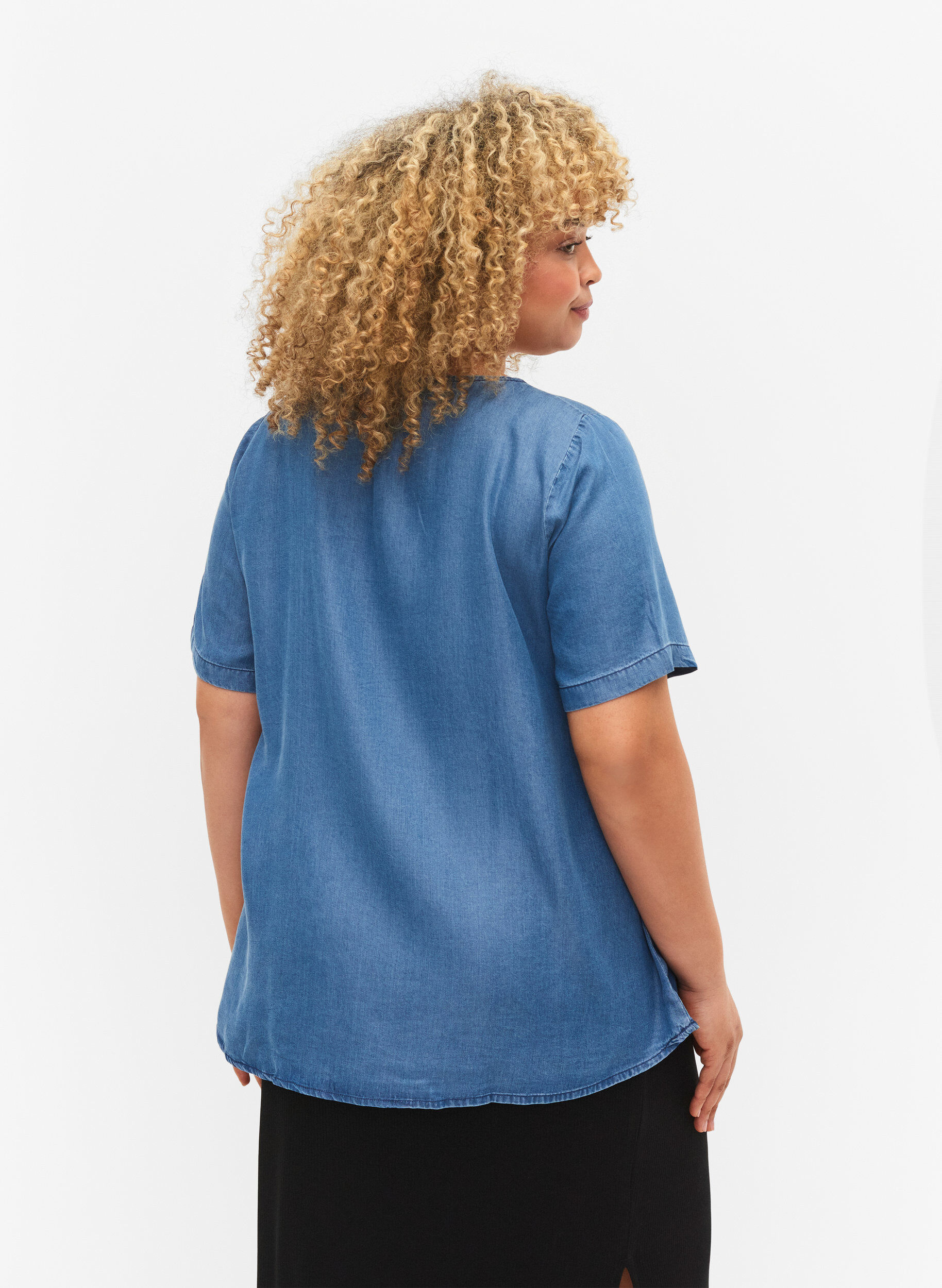 Zizzi Kortermet bluse i lyocell (TENCEL&trade;), Blue denim, Model image number 1