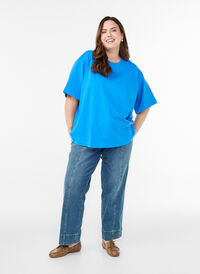 Oversized T-skjorte med halve ermer, Blå Oversized T-skjorte med halve ermer, Blå, Model