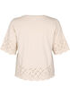 T-skjorte med broderie anglaise og bølgekant, Beige, Packshot image number 1