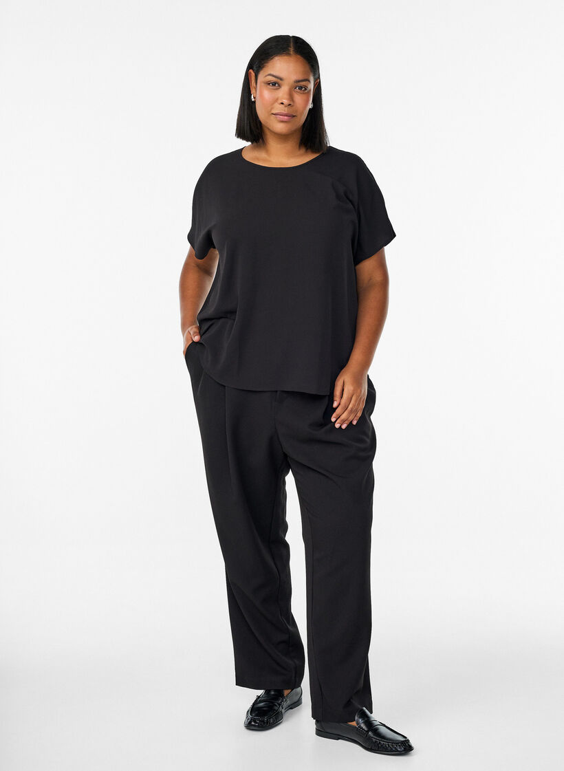 Kortermet bluse med rund hals, Svart, Model image number 1