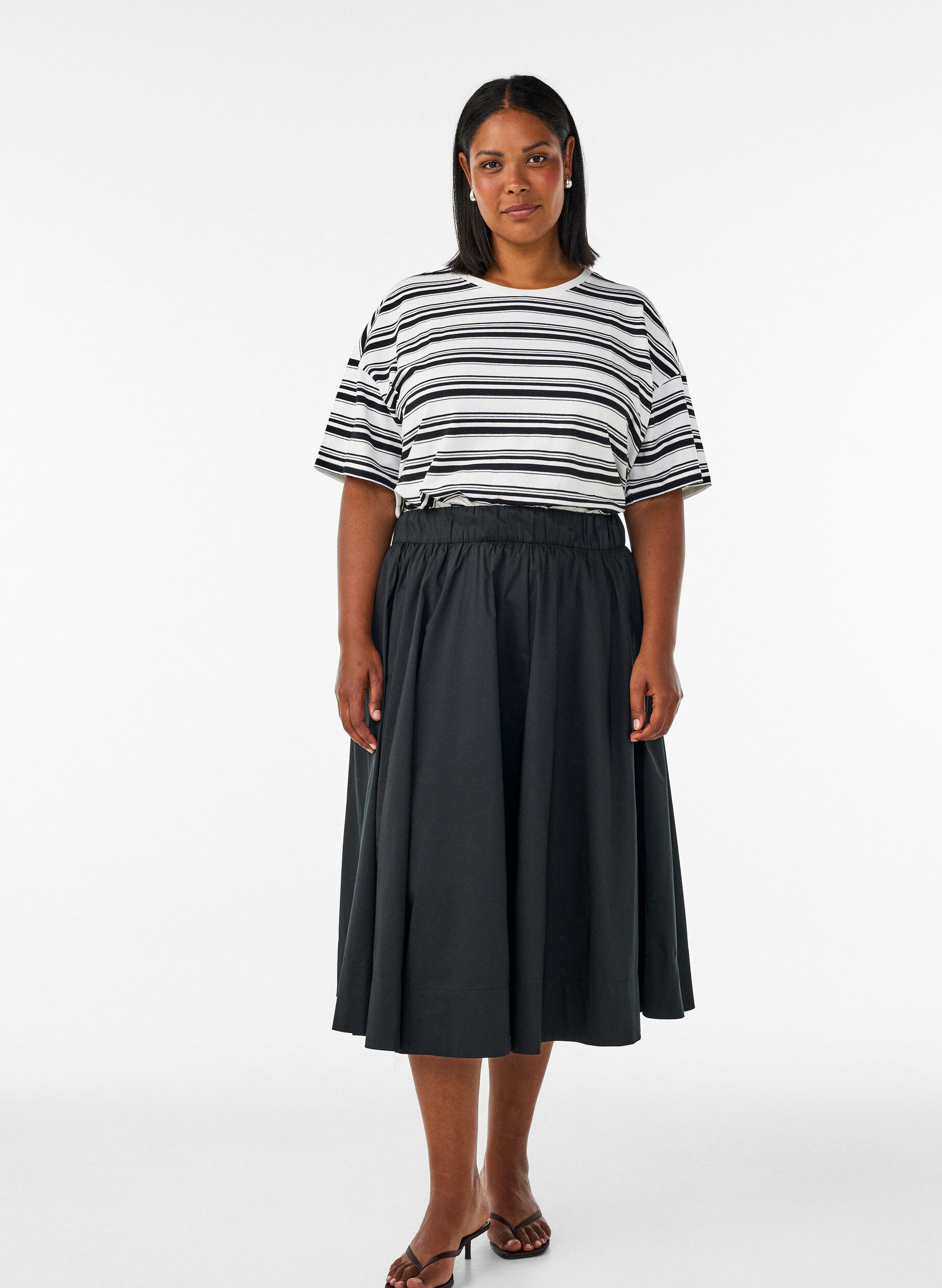 ZizziVid A-linje midiskj&oslash;rt, Svart, Model image number 1