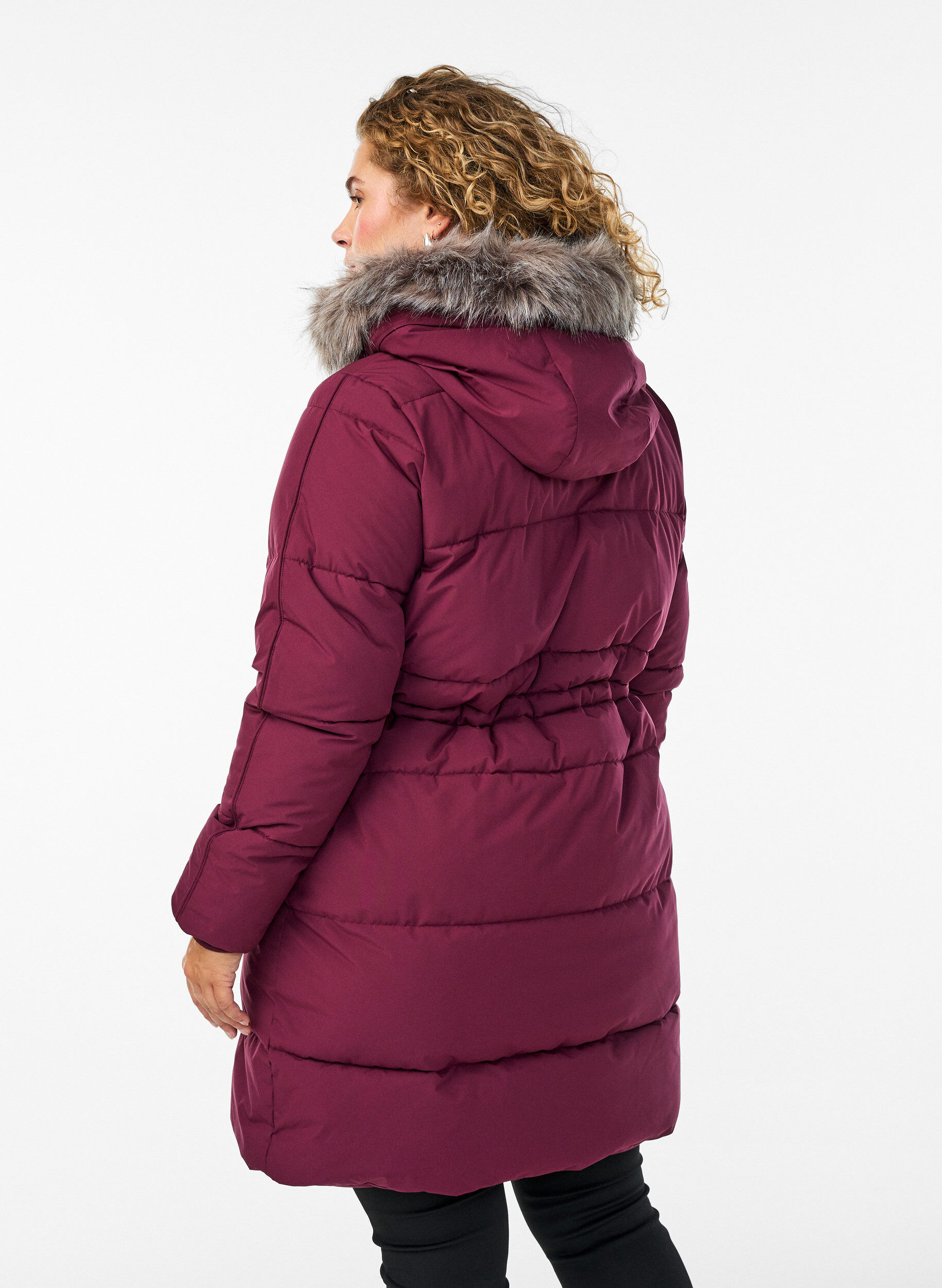 Zizzi Vannavst&oslash;tende parkas med imitert pelskrage, M&oslash;rk Bordeaux, Model image number 2