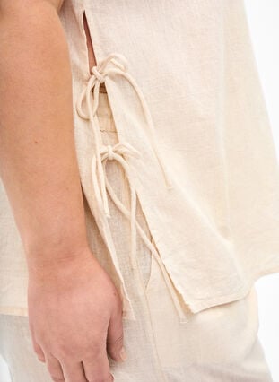 Kortermet bluse i bomullsblanding med lin og blondedetaljer, Sandshell, Model image number 2