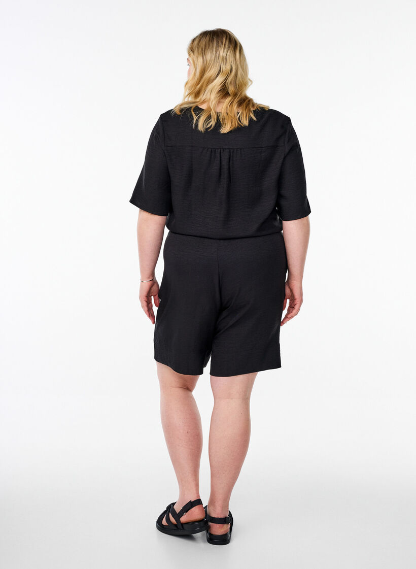 Shorts med lommer og h&oslash;y midje, Svart, Model image number 2