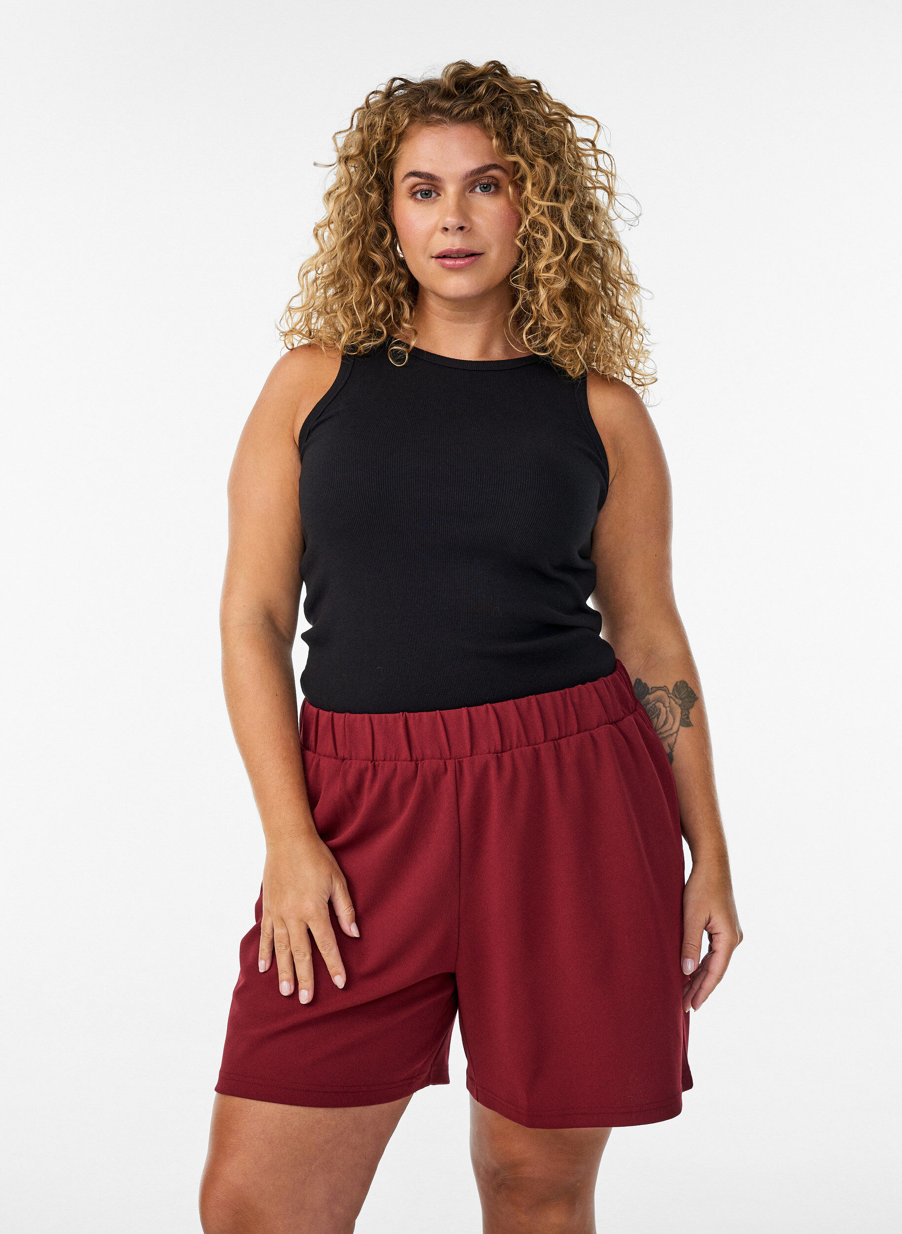 L&oslash;stsittende shorts med lommer, M&oslash;rk Bordeaux, Model