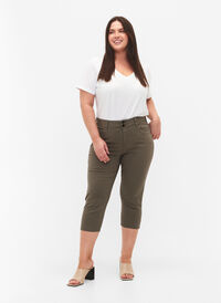 Tettsittende capribukse i viskosemiks, Dusty Olive, Model