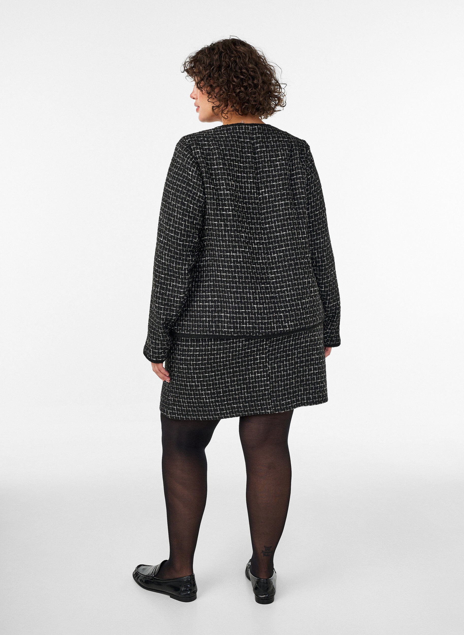 ZizziKort boucl&eacute;-skj&oslash;rt, Svart, Model image number 2