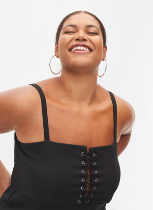 Zizzi Kroppsnær kjole med snøredetaljer, Black, Model image number 2