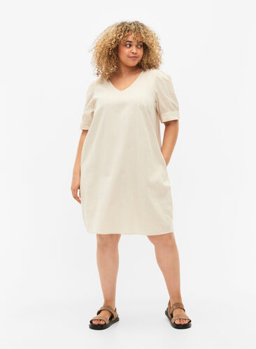 Kjole med V-hals i bomullsmiks med lin, Sandshell, Model image number 2