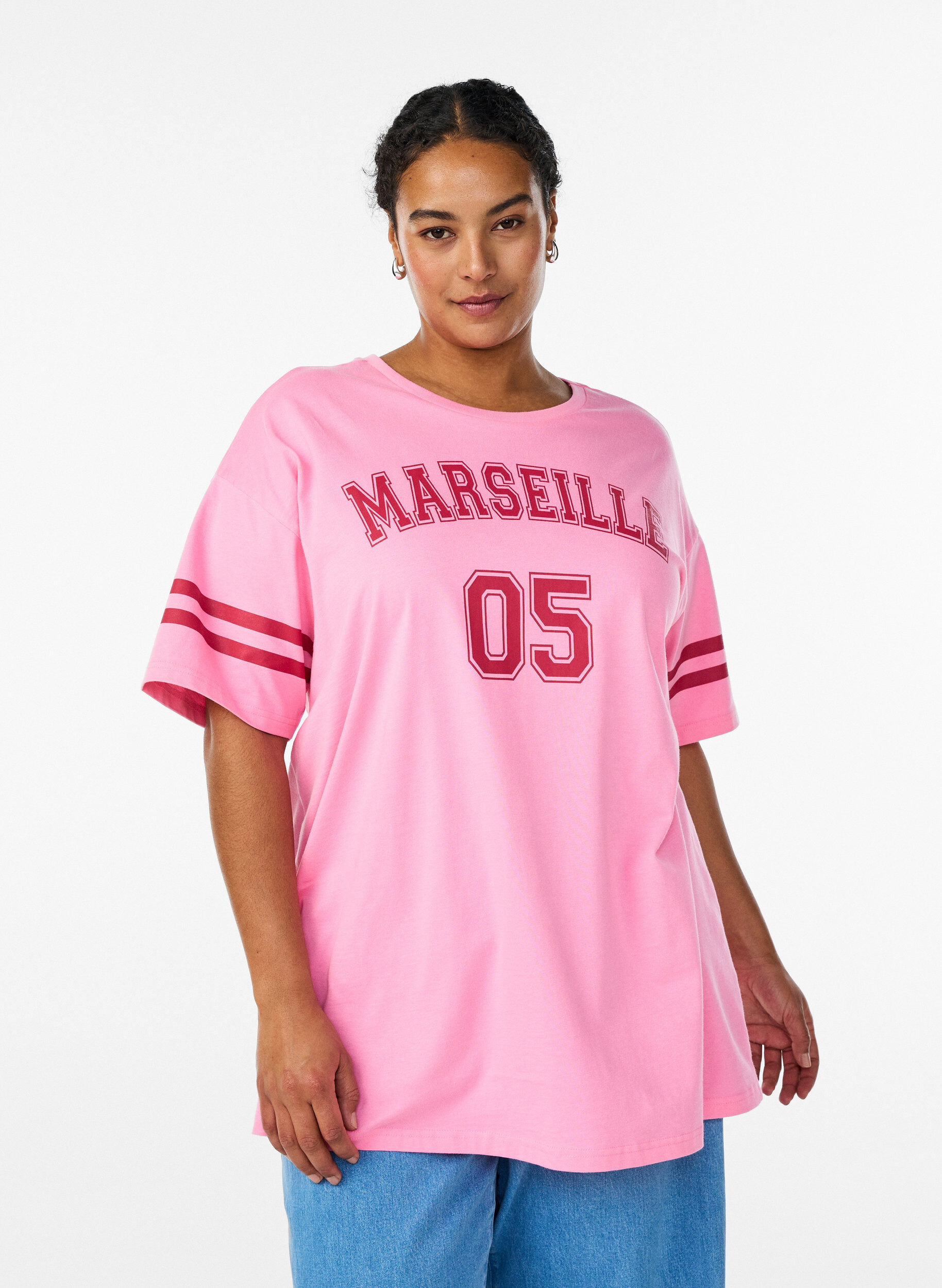 Sporty oversized college T-skjorte, Rosa, Model