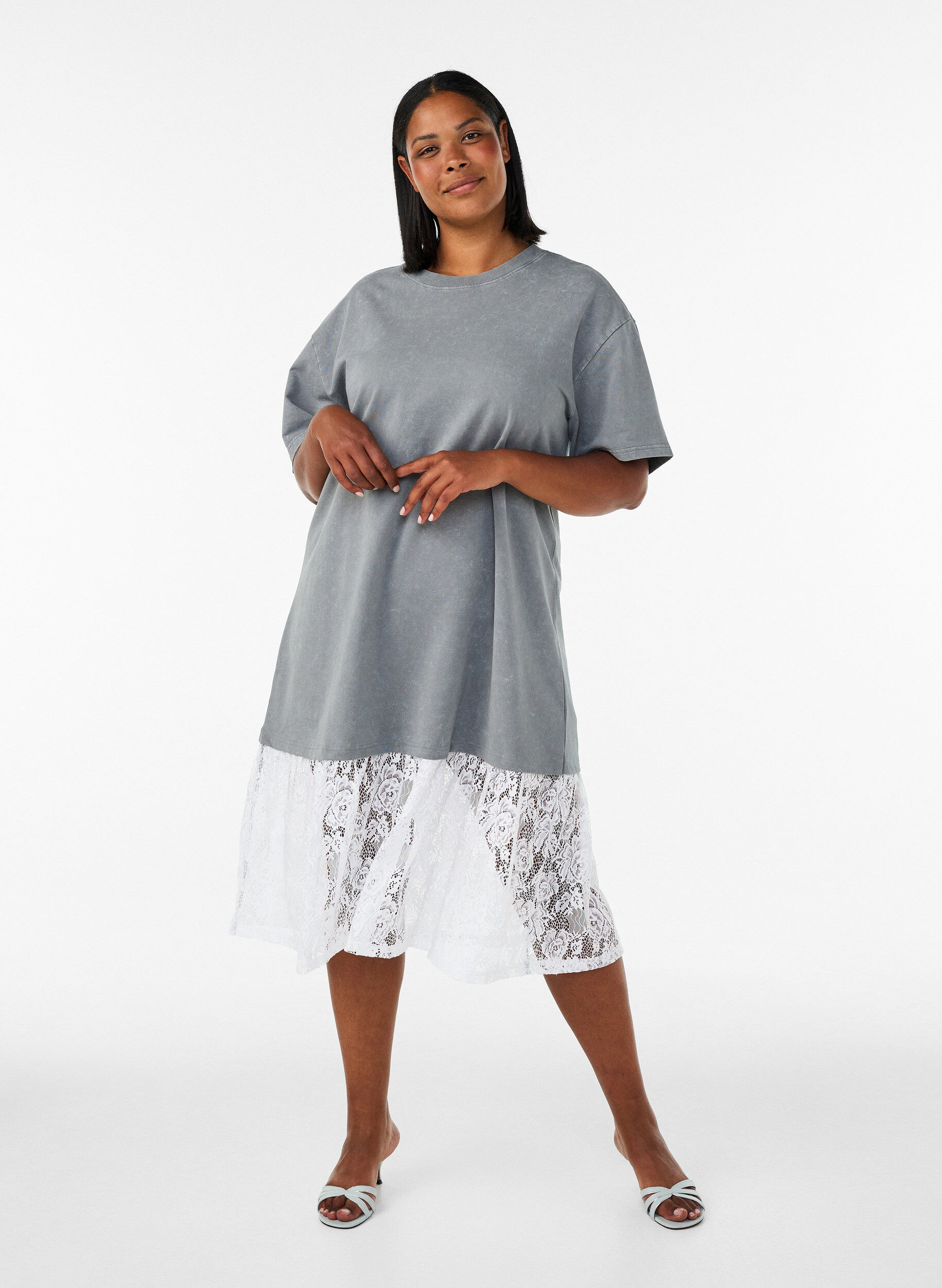 Loose fit T-skjortekjole med blonder trim, Gr&aring;, Model