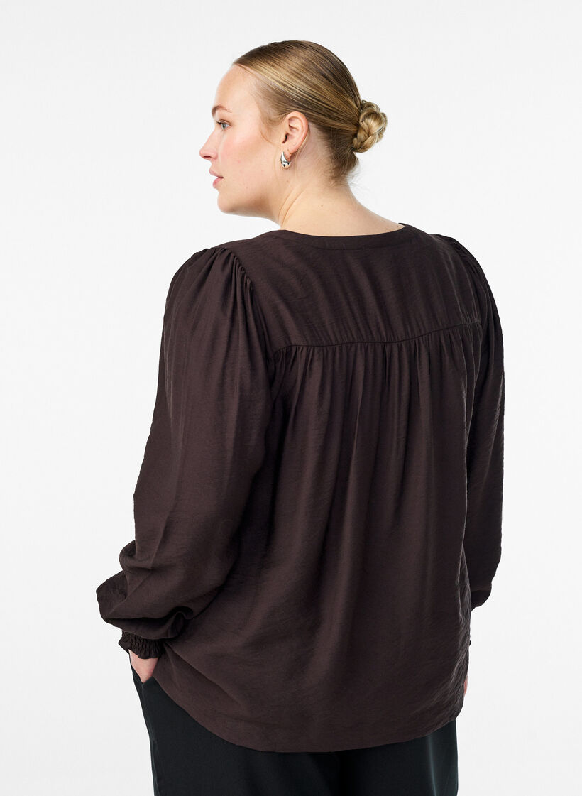 Viskosebluse med smock og rynkede detaljer, Brun, Model image number 2