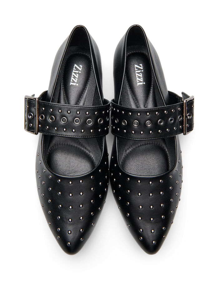 Wide fit - Spiss ballerina med spenne og nagler, Black, Packshot