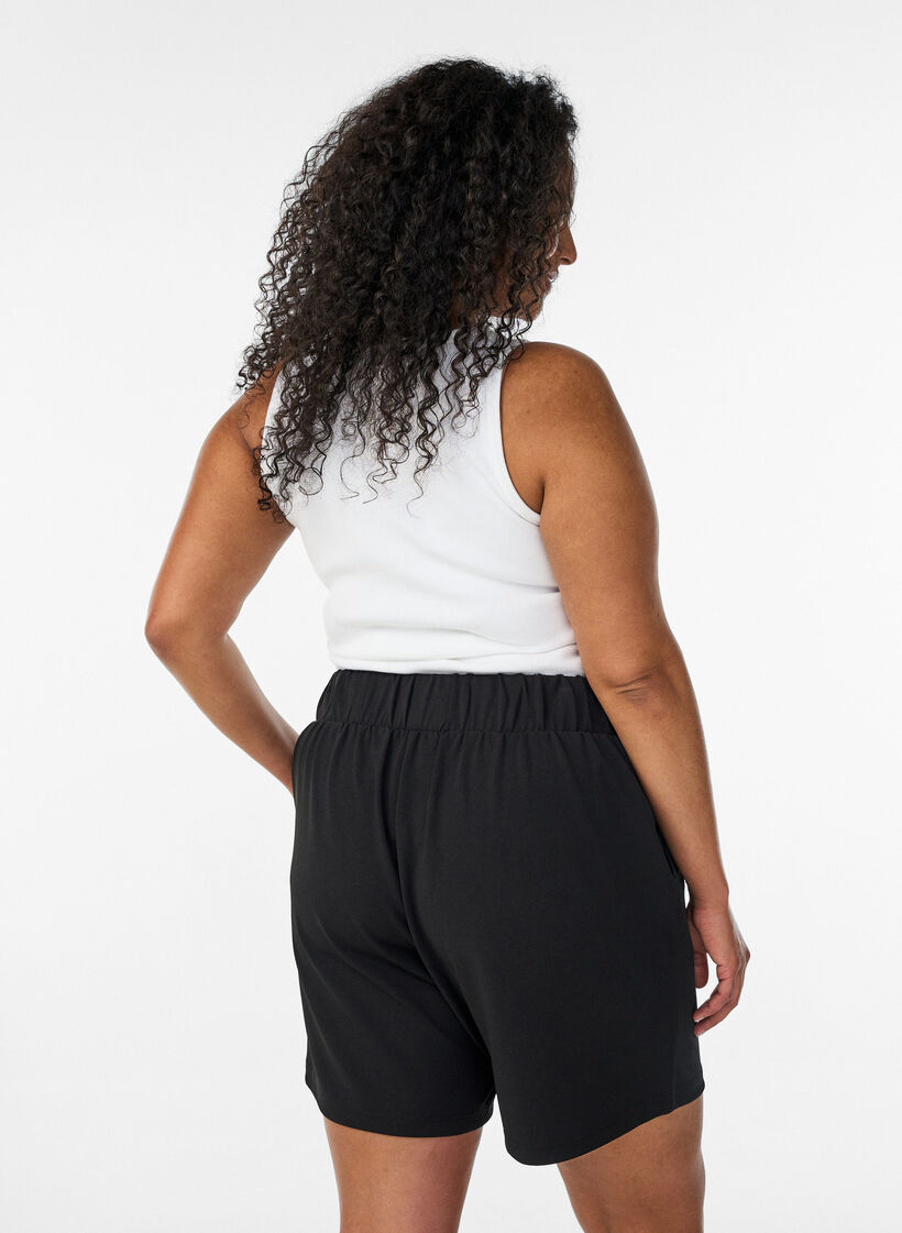 Shorts med lommer og l&oslash;s passform, Svart, Model image number 2