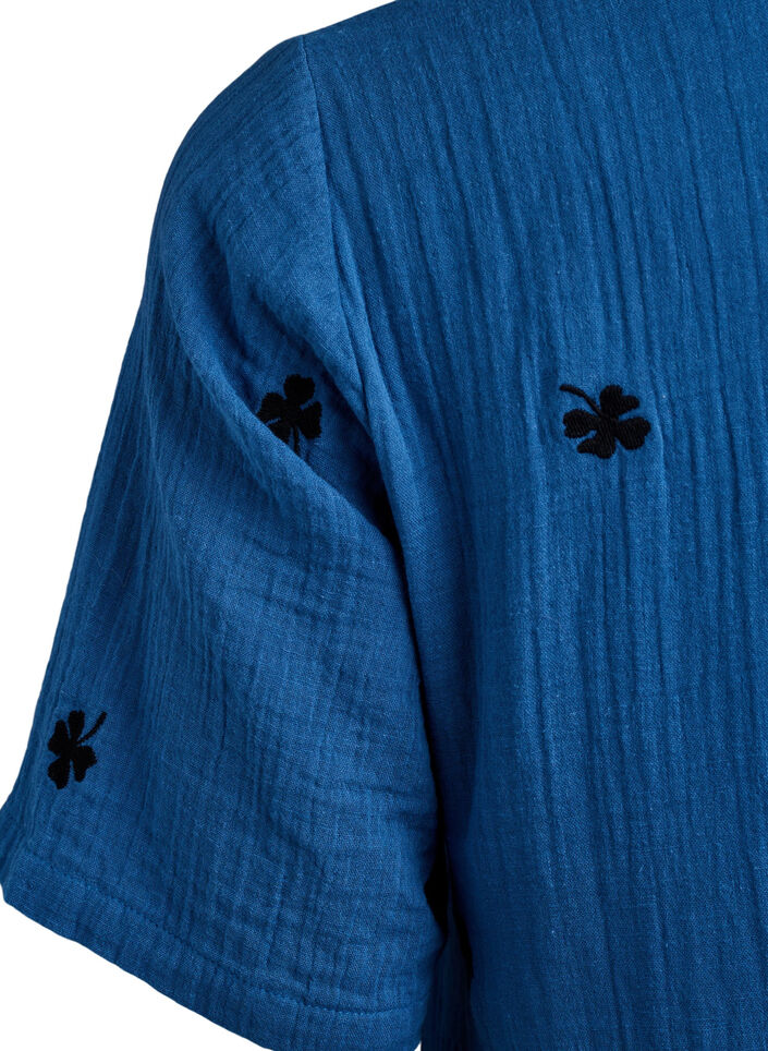 Kort kjole i bomullsmuslin med broderte blomster, Bl&aring;, Packshot image number 3