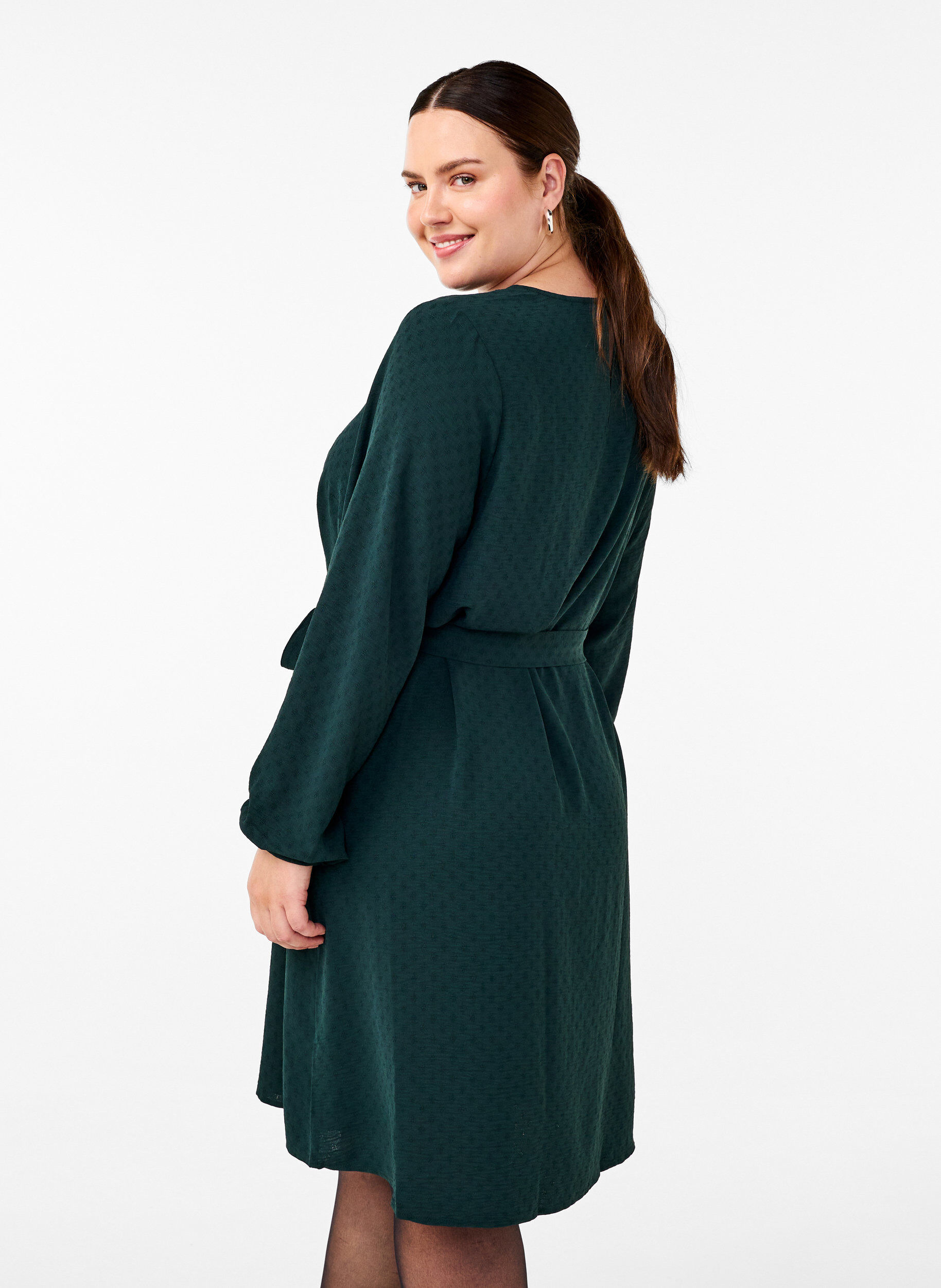 Zizzi Kort, strukturert kjole med knytebelte, Scarab, Model image number 1