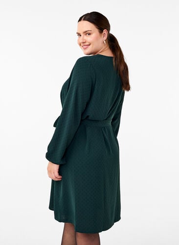 Zizzi Kort, strukturert kjole med knytebelte, Scarab, Model image number 1