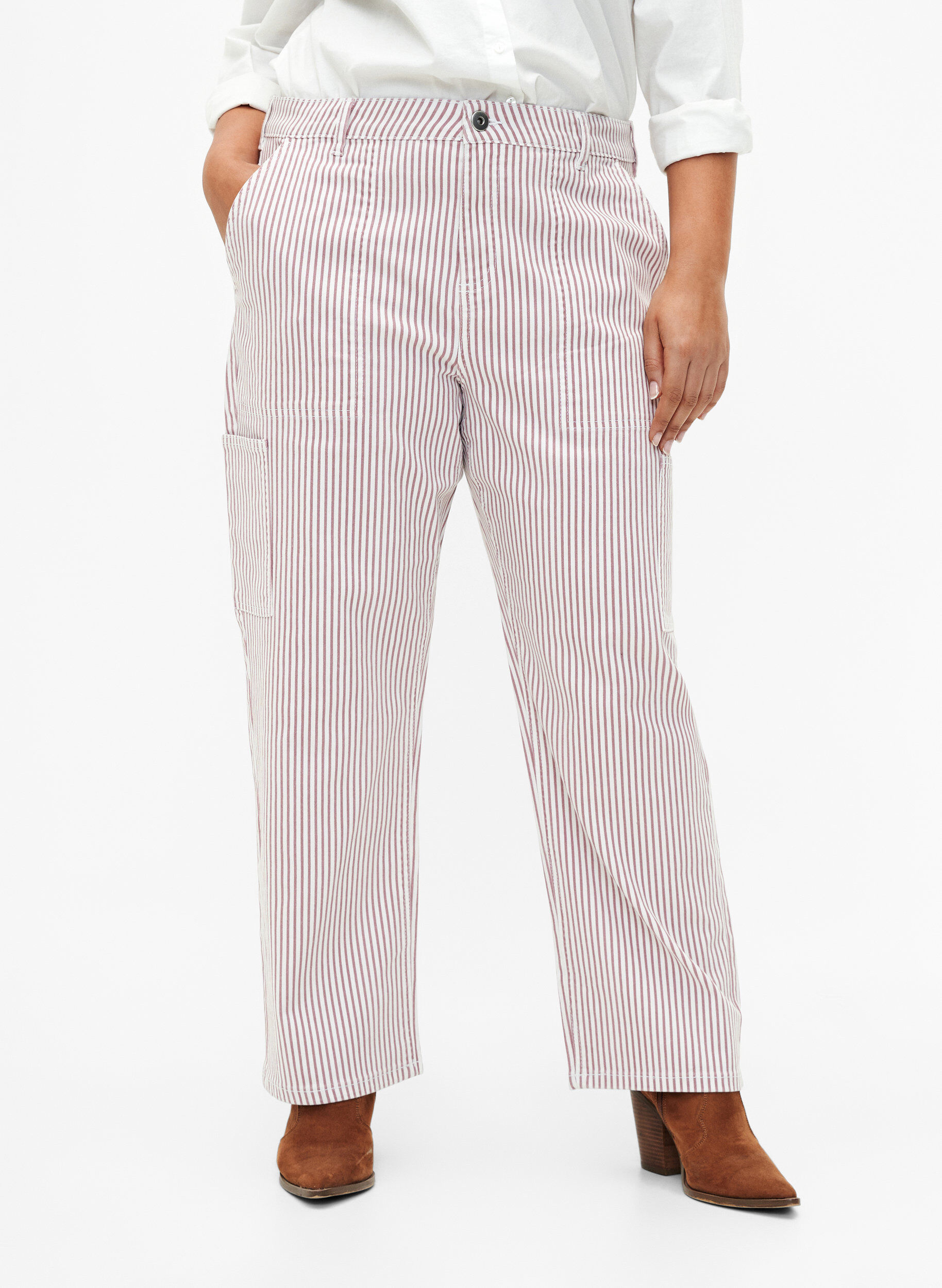 Zizzi Stripete cargojeans med rett passform, Rose White Stripe, Model image number 2