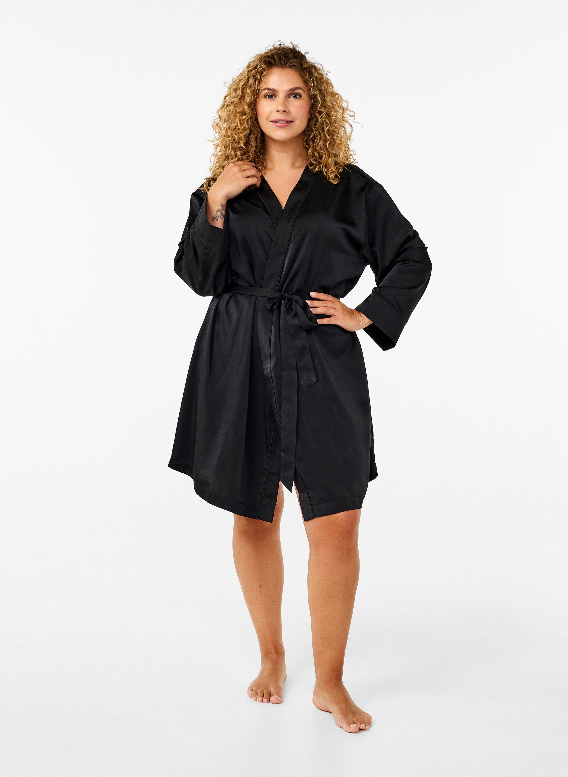 Zizzi Kimono i sateng med belte, Black, Model image number 2