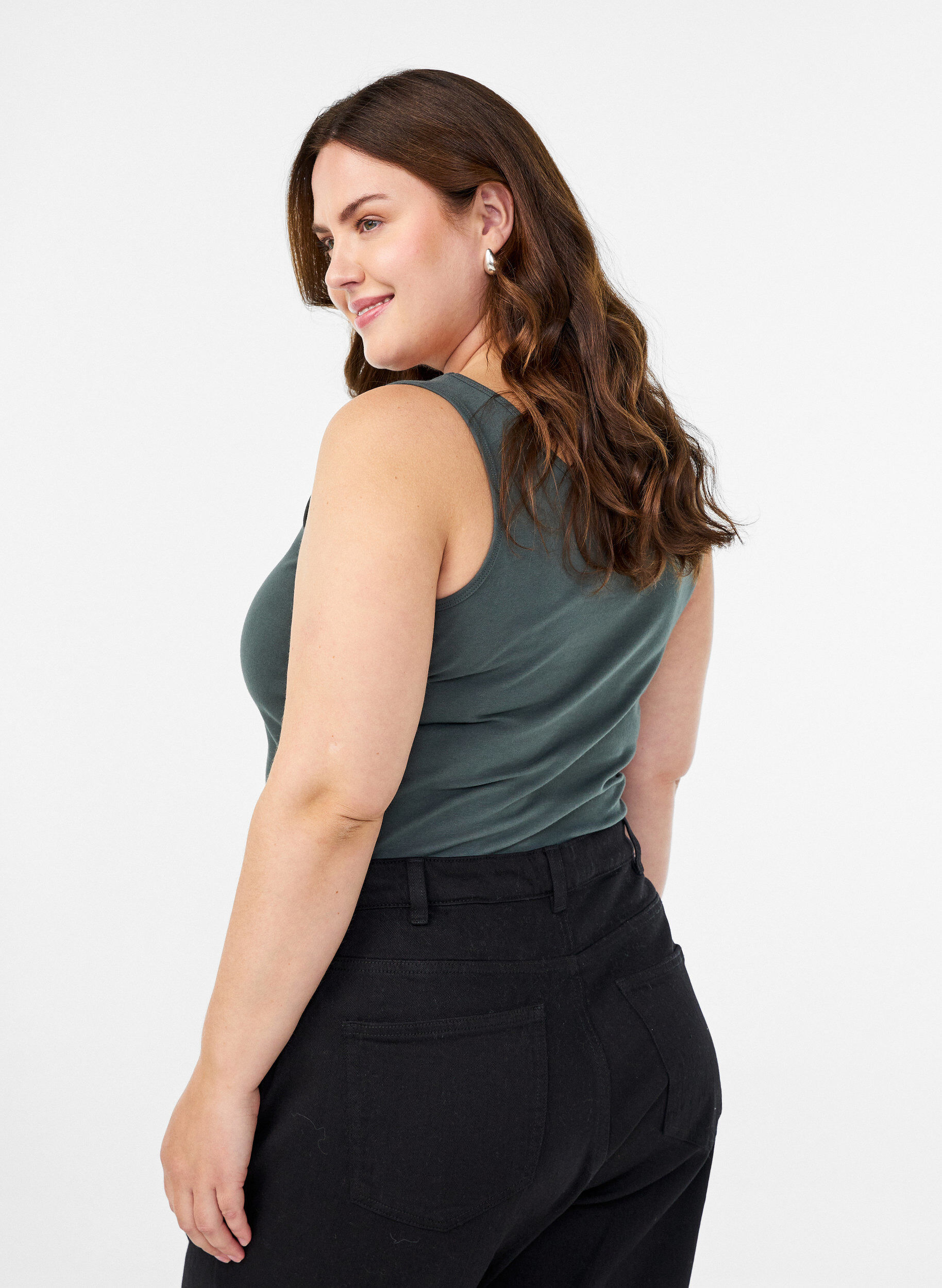 ZizziEnsfarget basic topp i bomull, Gr&oslash;nn, Model image number 2
