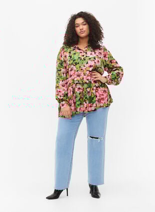 Zizzi Blomstrete skjorte i viskose, Pink G. Flower AOP, Model image number 2