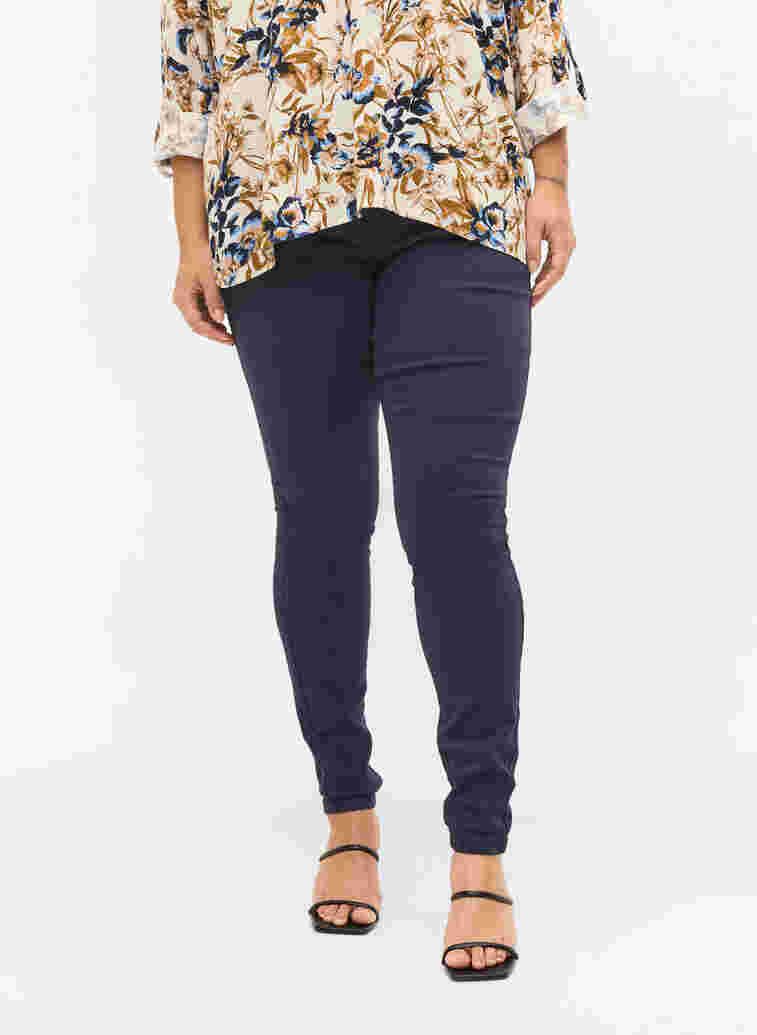 Super slim Amy jeans med høyt liv, Night Sky, Model image number 2